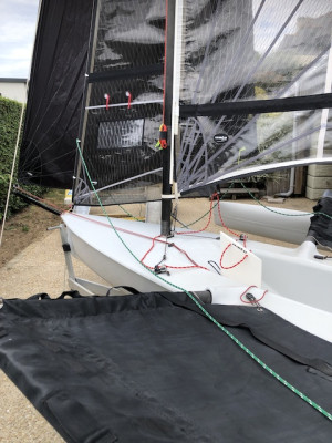 Plans de voile et tête de dérive.JPG